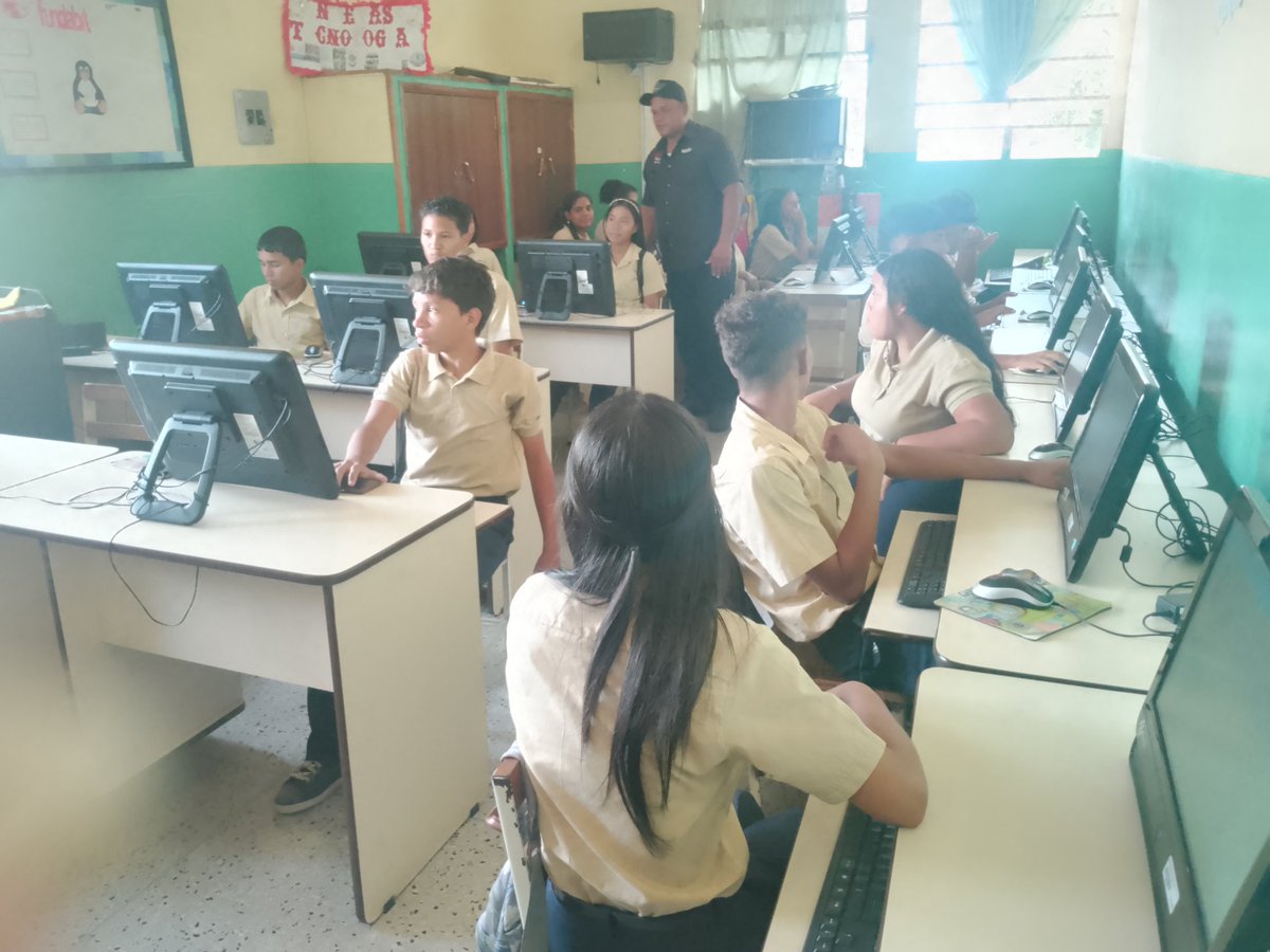 meridacbit2's tweet photo. Estudiantes del Complejo Educativo Grupo Estado Mérida en la oportunidad 4to año "D" hacen uso del CBIT con ejercicios prácticos en uso de aplicacion Writer, poniendo en práctica las normas APA con el tema del PA Consecuencias del uso de la Drogas docente Duvijida y tutor Miguel https://t.co/QPI69vosRN
