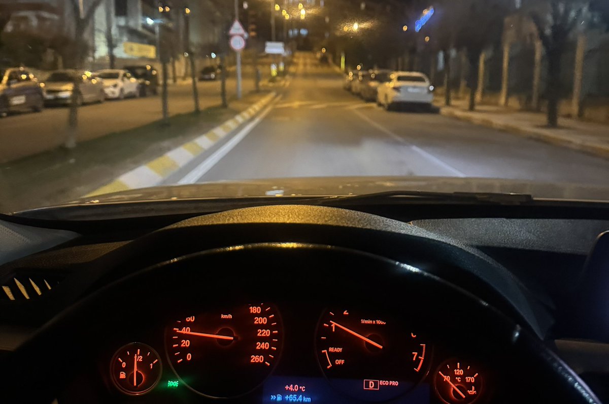 Swarthy____'s tweet photo. Twit atarken lütfen dikkat edelim 😂
2020 yazında attığım bir twitten konu öyle yerlere geldi ki az önce 50 günlük kızımızı uyusun diye arabayla gezmeye çıkardık 😂 https://t.co/qaYKAajG0i