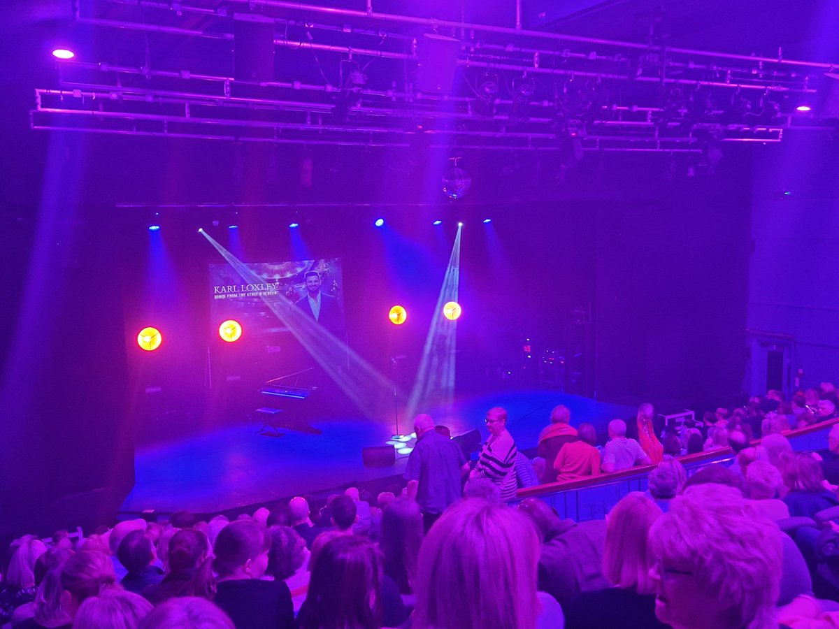EyreAW's tweet photo. Tonight I am at @StagSevenoaks @KarlLoxley sings! https://t.co/YnIEfinae5