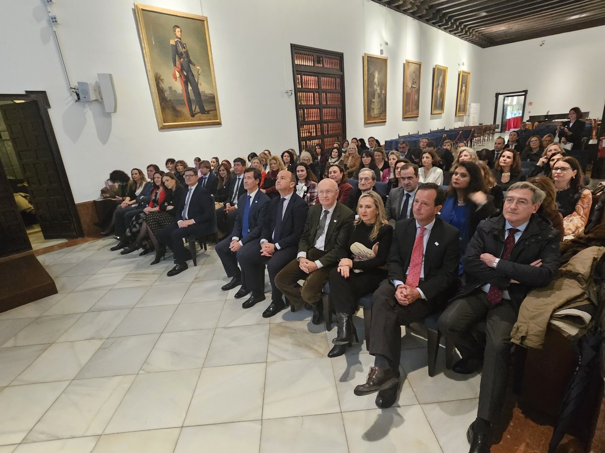 AnaLlopisB's tweet image. Ayer tuve el placer de acompañar a @EmpresariasSE  a la presentación del programa de actividades en conmemoración al X Aniversario.

Enhorabuena amigas mías,  gracias por vuestra consideración. Gracias por no olvidar los inicios y el impulso para llegar hasta aquí.
#JuntasESmejor