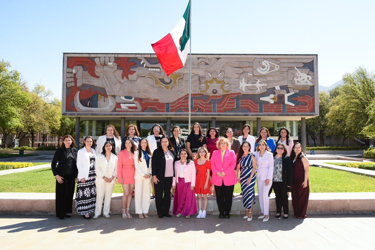 Premio Mujer Tec tweet media