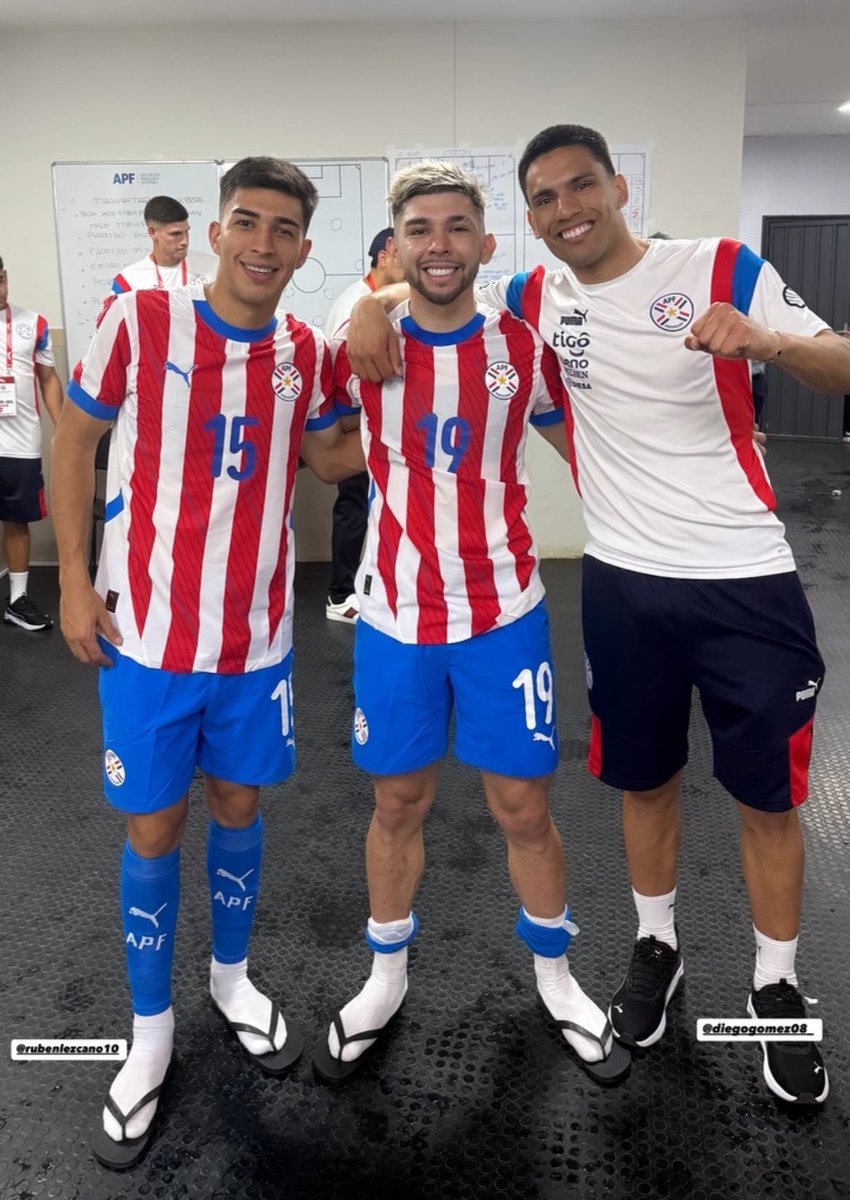 clublibertadpy's tweet photo. Seguimos exportando calidad, de la huerta para el mundo 🌎 
Ahora unidos por la @Albirroja 🇵🇾
+3 
Py 1 🆚 Chile 0
@julioEnciso33 
#DiegoGomez 
#RubenLezcano https://t.co/Z3YYQK8Nvt