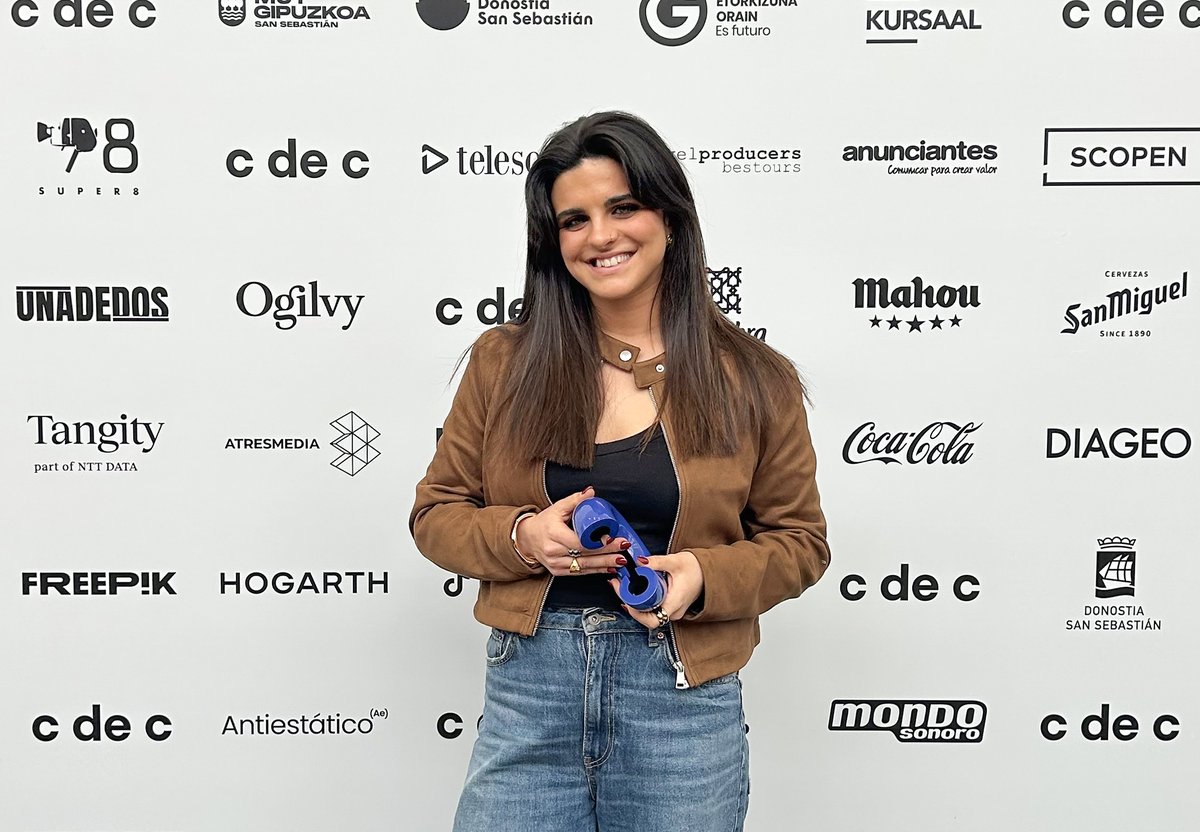 A estudante da Facultade de Comunicación da <a href="/uvigo/">Universidade de Vigo</a> Xulia Vicente alzouse este venres co segundo premio do certame para novos talentos dos Premios Nacionais da Creatividade, categoría á que concorreron preto de 200 proxectos. 

➡️ acortar.link/sn1mrh

#duvi #uvigo #maisuvigo