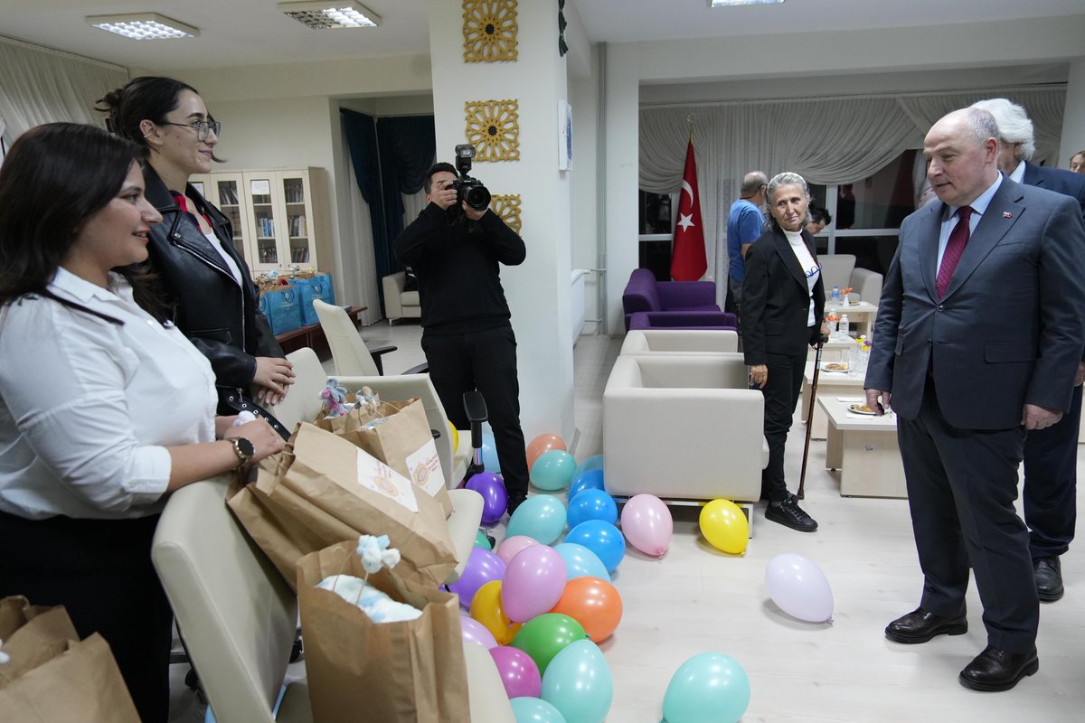 İyilik Ördükçe Sıcacık Olur Dünya

#Denizli Vali Ömer Faruk Coşkun, Babadağ Kaymakamı İlhan Kayaş, Rektör Yardımcımız Prof. Dr. Turan Karadeniz, Babadağ Belediye Başkanı Murat Kumral, İletişim Fakültesi Dekanı Ali Soylu, öğretim üyesi Doç. Dr. Seher Argun ve öğrencilerin