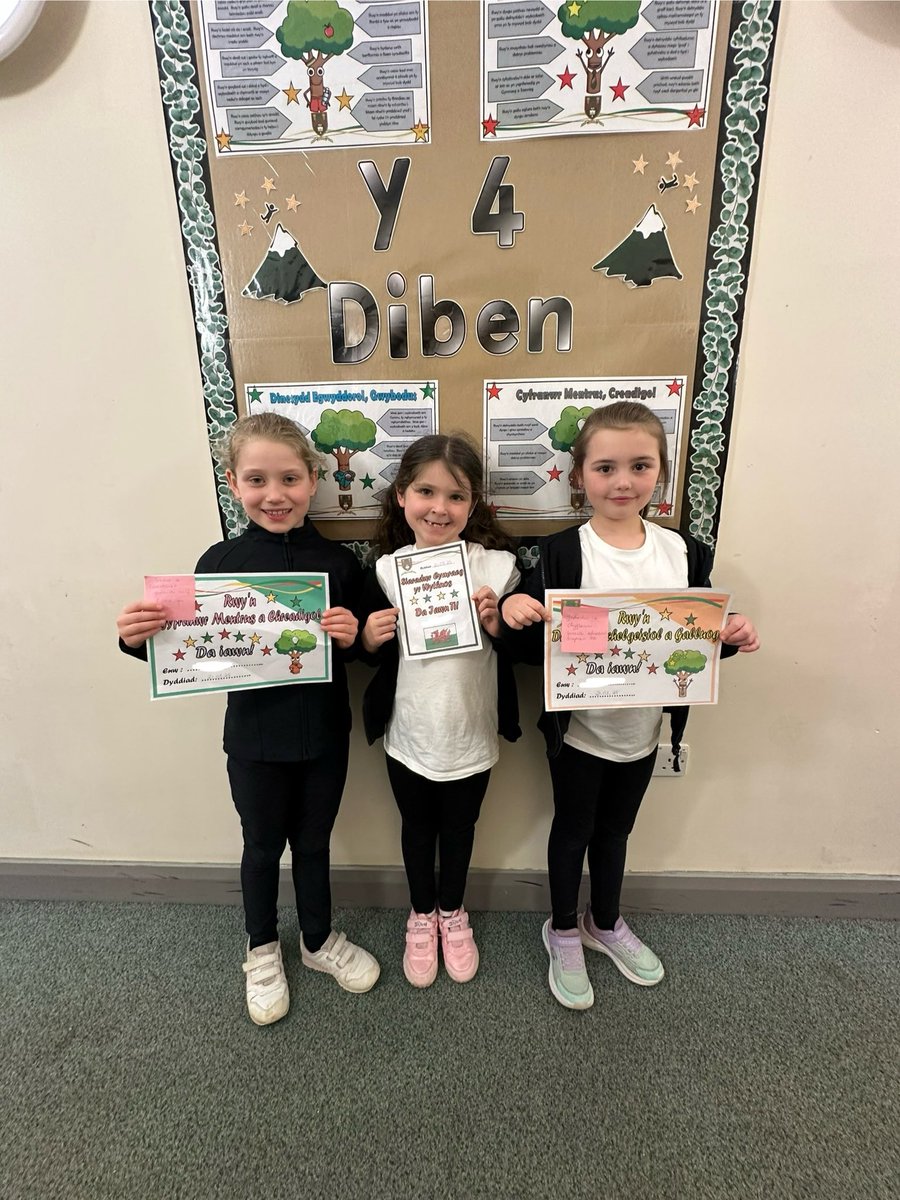 Cnocell y Coed (@cnocellycoed) on Twitter photo Llongyfarchiadau i sêr yr wythnos. ⭐️⭐️⭐️Congratulations to our stars of the week! Gwych! <a href="/YsgolLlanhari/">Ysgol Llanhari</a> Llongyfarchiadau i sêr yr wythnos. ⭐️⭐️⭐️Congratulations to our stars of the week! Gwych! <a href="/YsgolLlanhari/">Ysgol Llanhari</a>