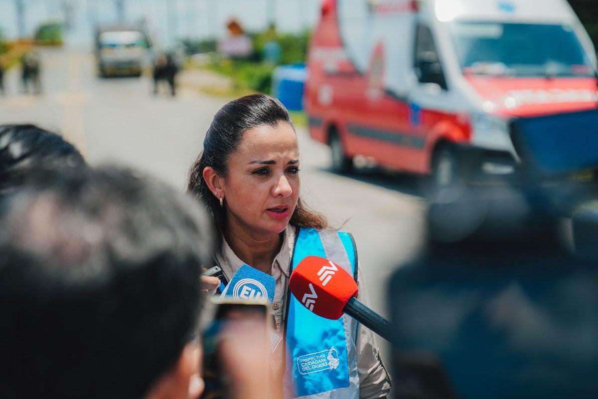 Nos solidarizamos con las familias de las 4 personas que se confirman como fallecidas por el colapso del puente colgante Gonzalo Icaza Cornejo, en Daule.

En el Puesto de Mando Unificado, nuestra prefecta <a href="/marcelaguinaga/">Marcela Aguiñaga</a> continuó con la coordinación de las acciones de
