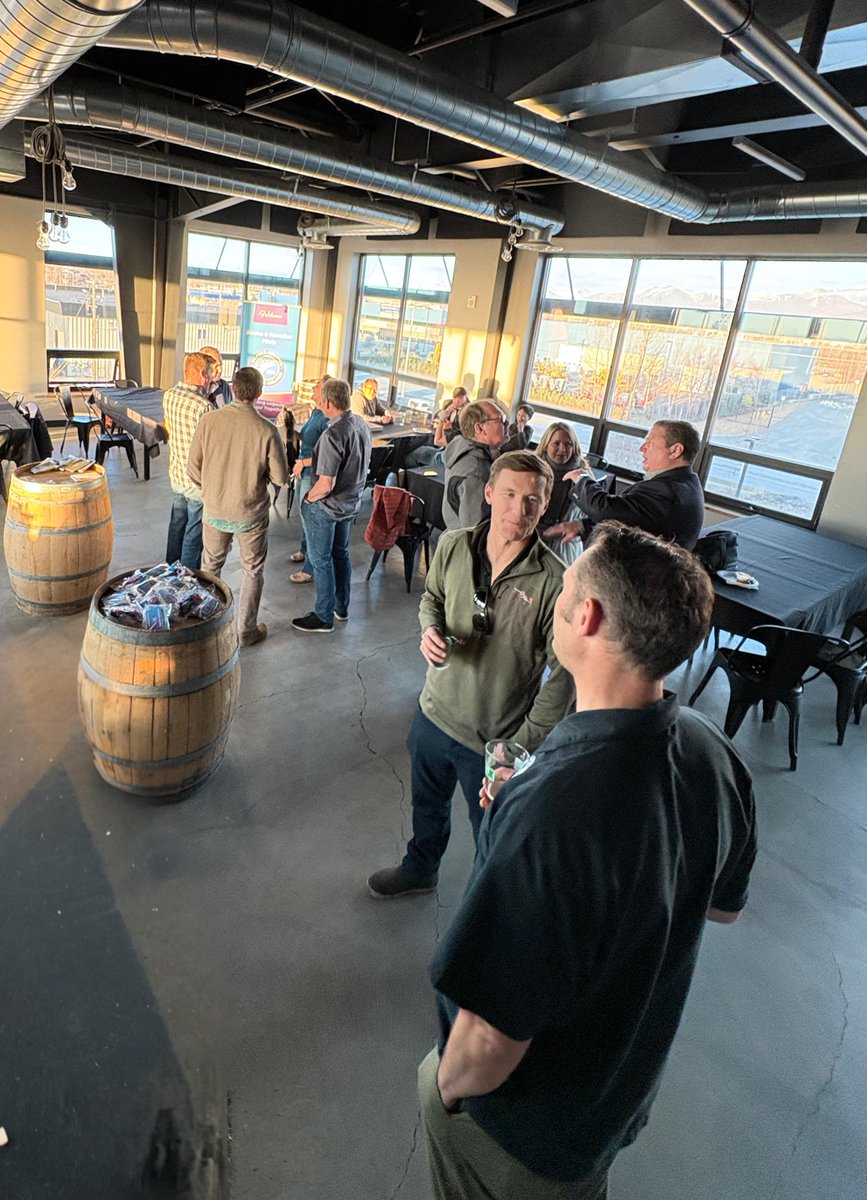 AlaskaPilots's tweet image. Alaska and Hawaiian MECs recently hosted multiple events bringing pilots and families together to stay informed. ALPA leaders shared key updates on negotiations as the union sits at the table with Alaska Airlines to secure the next contract.

#Unity makes us stronger. #ALPAPilots