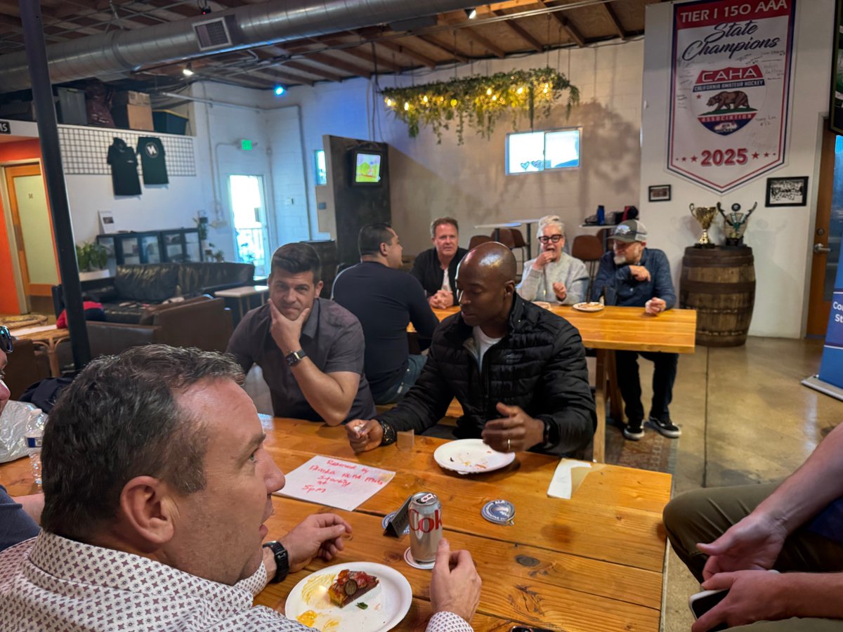 AlaskaPilots's tweet image. Alaska and Hawaiian MECs recently hosted multiple events bringing pilots and families together to stay informed. ALPA leaders shared key updates on negotiations as the union sits at the table with Alaska Airlines to secure the next contract.

#Unity makes us stronger. #ALPAPilots