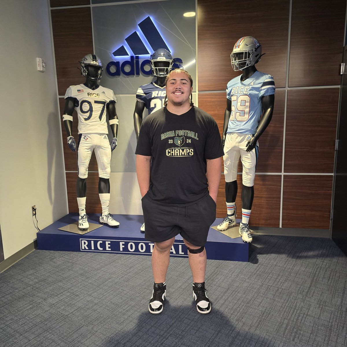 EJ WASHINGTON #95 (@ejwashington95) on Twitter photo Had a great time visiting <a href="/RiceFootball/">Rice Football</a> football today! Thank you <a href="/CoachKay713/">Jon Kay</a> and <a href="/CoachTyWarren/">Coach “Ty” Warren</a> for taking time out today to show me around and let me know all about Rice football/academics! Looking forward to coming back in June for camp! Had a great time visiting <a href="/RiceFootball/">Rice Football</a> football today! Thank you <a href="/CoachKay713/">Jon Kay</a> and <a href="/CoachTyWarren/">Coach “Ty” Warren</a> for taking time out today to show me around and let me know all about Rice football/academics! Looking forward to coming back in June for camp!