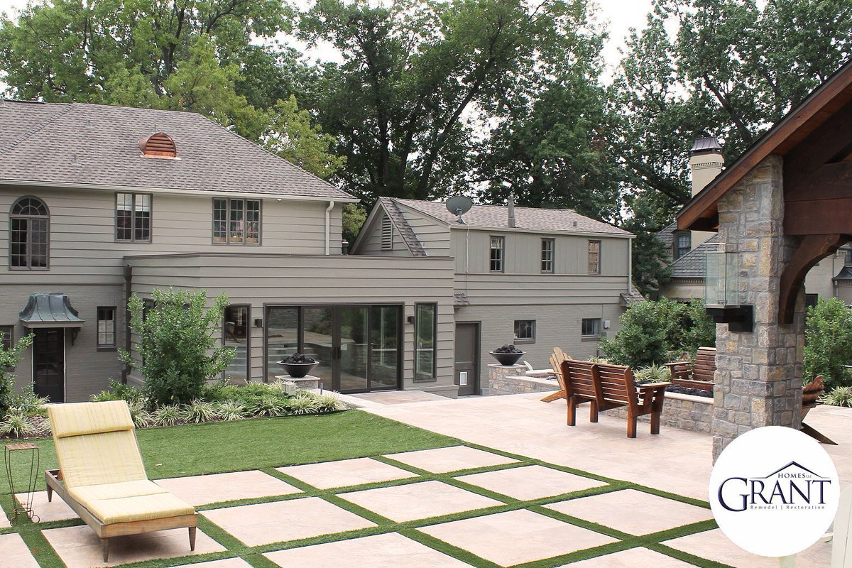 GrantHomesTulsa's tweet image. This weather has us ready to enjoy the outdoors! Let us help you design the backyard of your dreams and make it the ultimate retreat! ☀️ 

#dreampatio #beautifulbackyard #homerenovations #GrantHomes