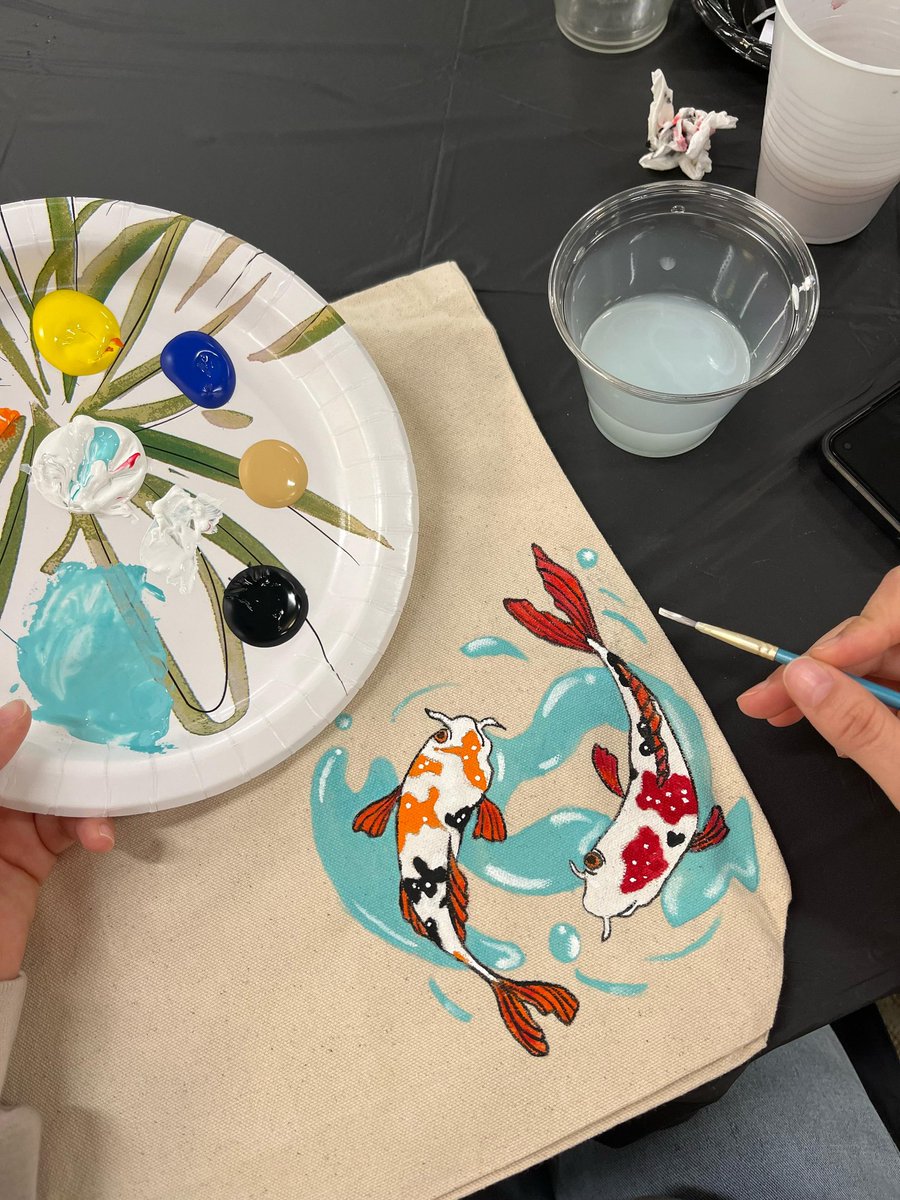 roosyyy__'s tweet photo. Craft night &amp; Koi fish !! https://t.co/YLdOmjr7ZI