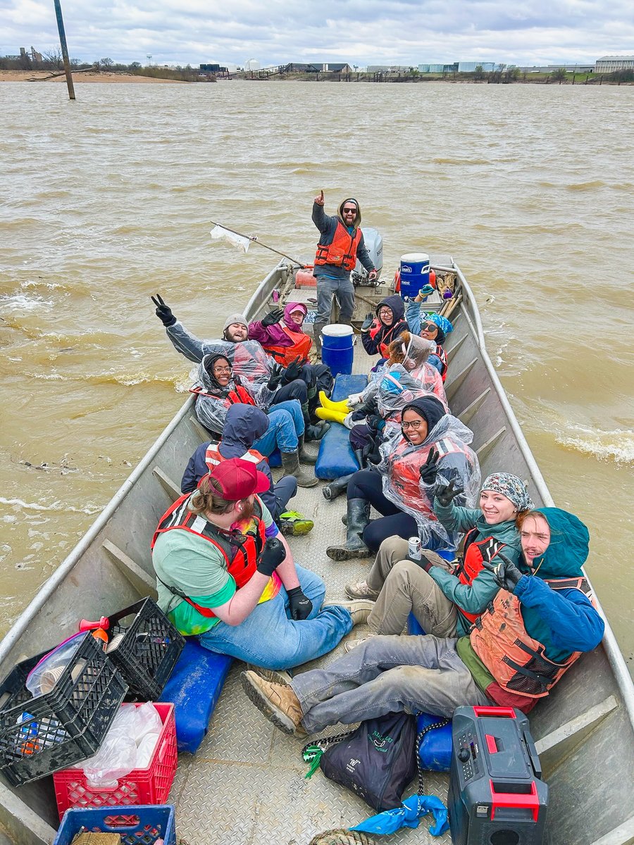 LLandW's tweet image. Y’all, the numbers are in, and we’re blown away.

Thanks to 155 incredible volunteers, we removed 132,620 pounds of garbage from McKellar Lake in Memphis during our 2025 #AlternativeSpringBreak cleanups. That’s over 66 tons of trash in less than three weeks!