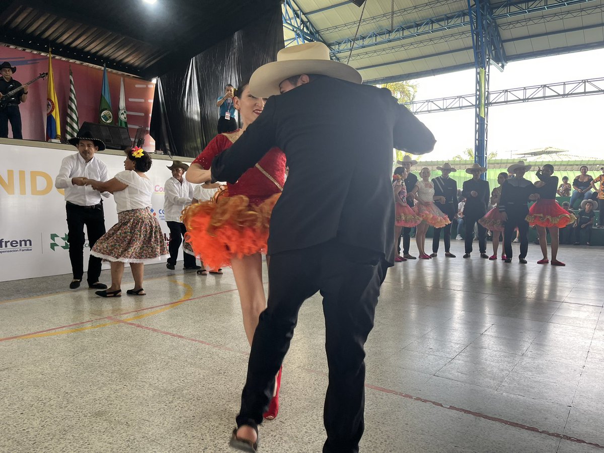 CajaCofrem's tweet photo. ¡El alma del Llano se siente en la Feria de Turismo Social Cajas para Todos! @corcumvi nos trae una muestra artística vibrante, donde el joropo y el canto llanero nos recuerdan la grandeza de nuestra tierra.
@fedecajas 

#TurismoParaTodos #DejaTuHuella #Cofrem https://t.co/jO8mEc4JSZ