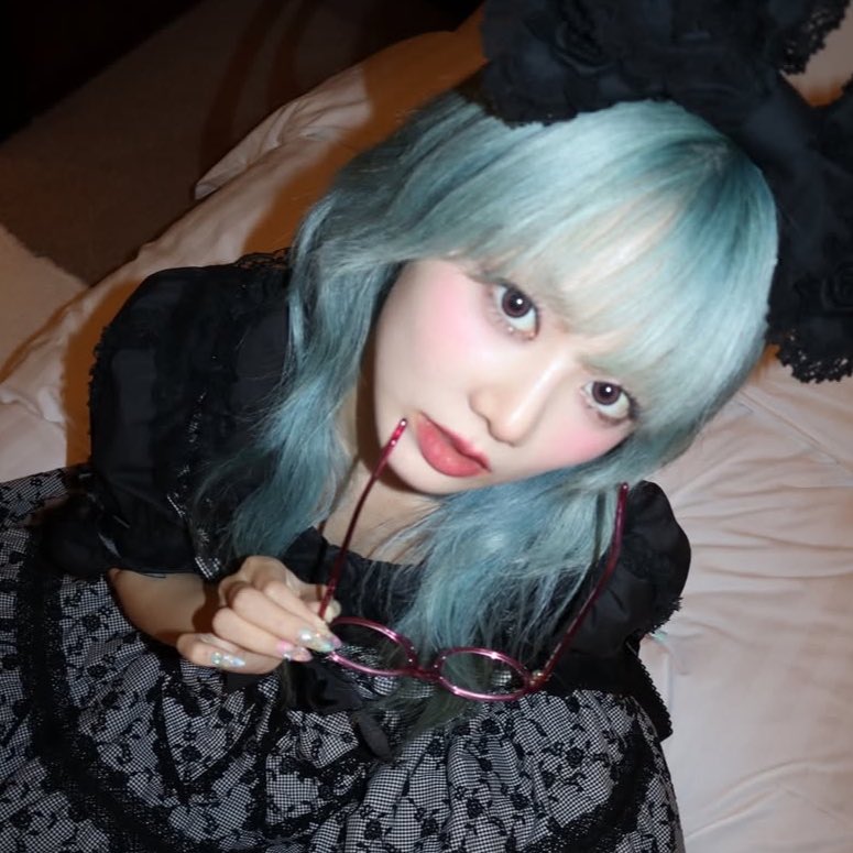 ALIENHINATA's tweet image. most gorgeous woman on earth