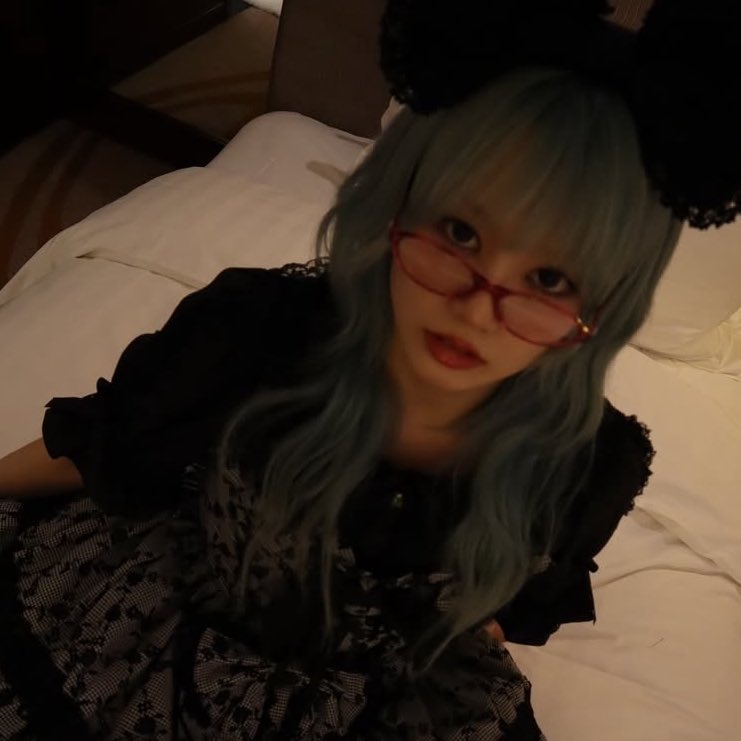 ALIENHINATA's tweet image. most gorgeous woman on earth