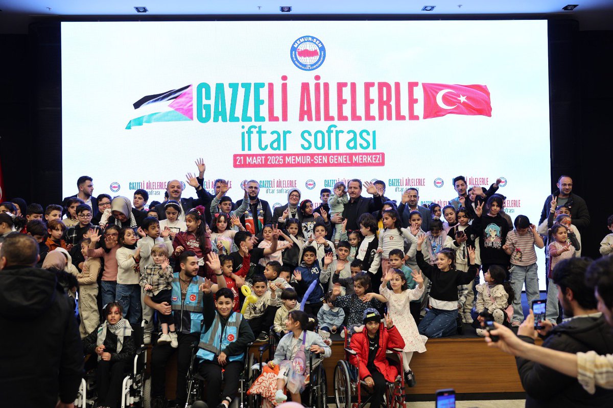 _aliyalcin_'s tweet photo. Gazzeli Aileler ile iftarda buluşmak , bedeni yaralı ama bilinci, yüreği sağlam çocukların sevincine vesile olmak güzeldi.

"İşleyebileceğimiz en büyük günah, birbirimize kayıtsız kalmamızdır." şuuru ile hareket eden #İyikiMemurSenVar

@belginuygur10 | @AFADBaskanlik https://t.co/GQEwSMlnUu