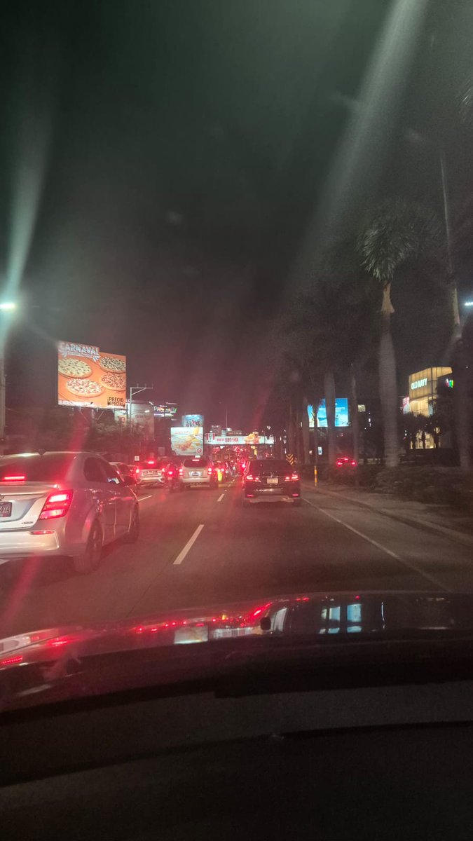 M3Feliz's tweet photo. @VMTElSalvador  buenas tardes , en la entrada a Santa Elena, todos los días es lo mismo, ya perdí las esperanzas , más de 15 minutos con suerte, para llegar ahí https://t.co/yKy63hg776