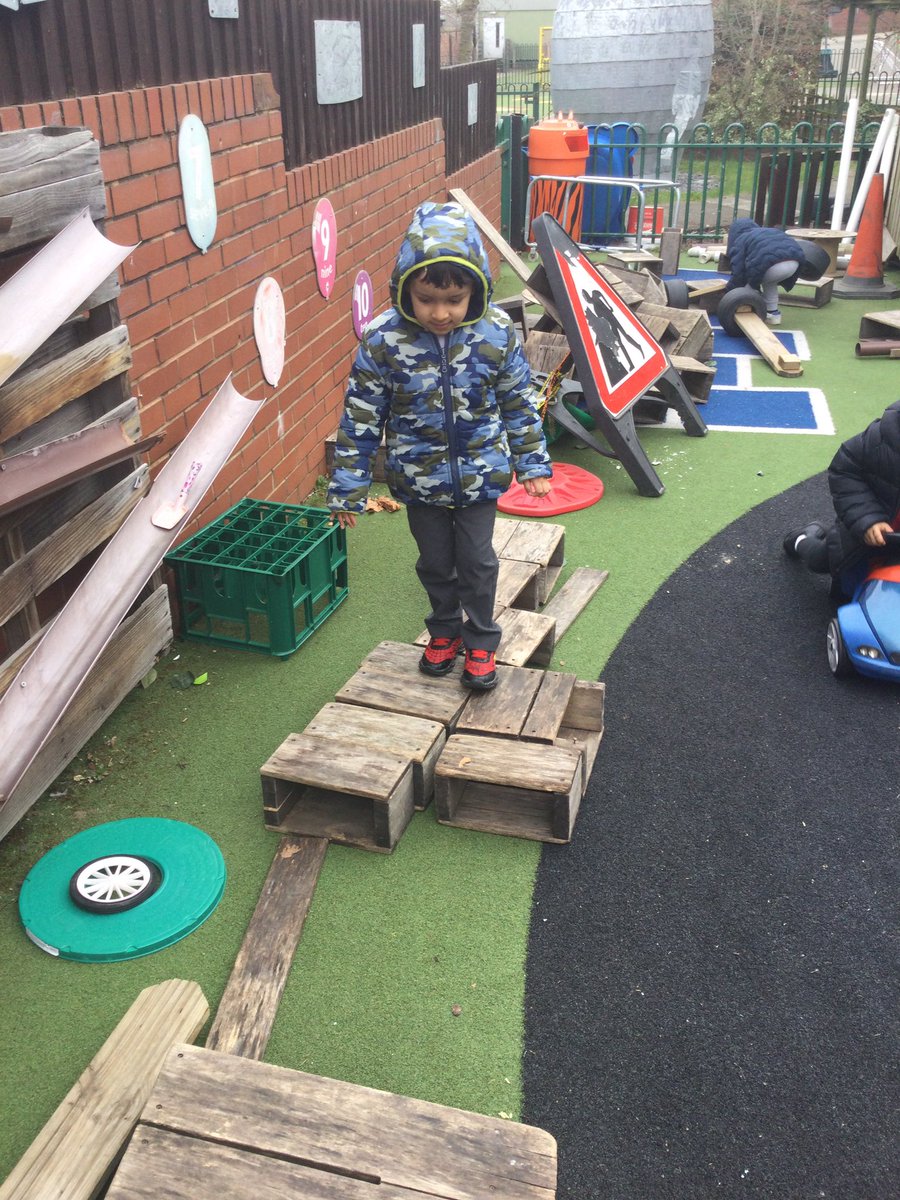 LeighPrimary's tweet photo. Look at our super stars at Nursery,wow!! Nursery children were super confident at using different ways to balance. #PD #outdoorlearningfun #balancing #PSED #lifelonglearners https://t.co/Ypl1m0ot47