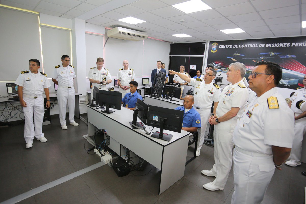 Le di la bienvenida al Perú al Almirante Koehler, Comandante de la Flota del Pacífico de EE.UU., para reforzar la cooperación en defensa marítima. Seguimos trabajando juntos en la lucha contra el narcotráfico, la minería ilegal, la pesca INDNR y mas.