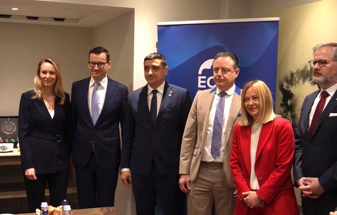 PhWalkowiak's tweet image. Et donc désormais, il faudra s’habituer à voir le Premier ministre du Royaume de Belgique s’afficher avec la crème de l’extrême-droite européenne lors de chaque sommet européen…