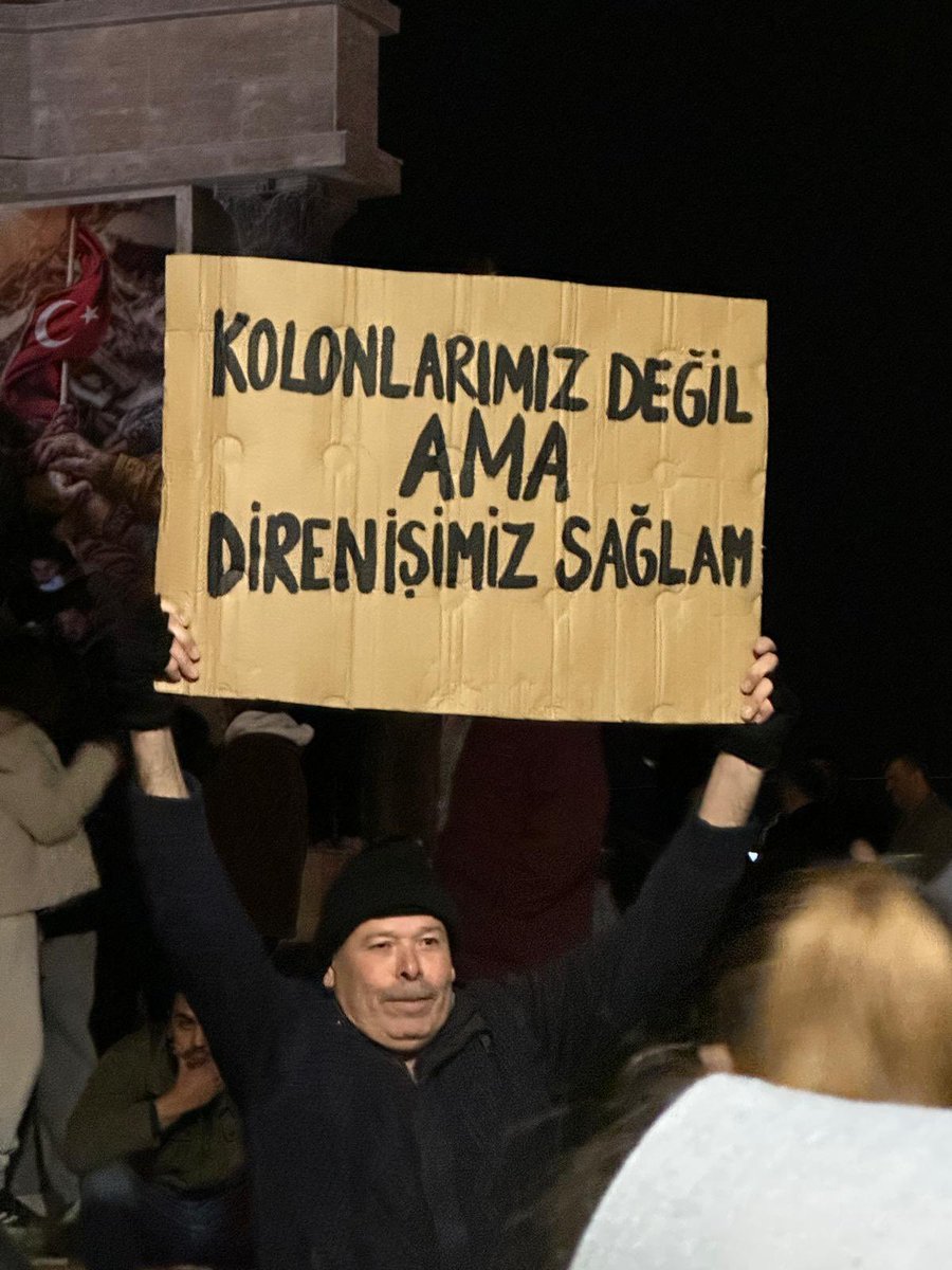 Hatay'da yurttaşlar Ekrem İmamoğlu için sokakta:

"Kolonlarımız değil ama direnişimiz sağlam."