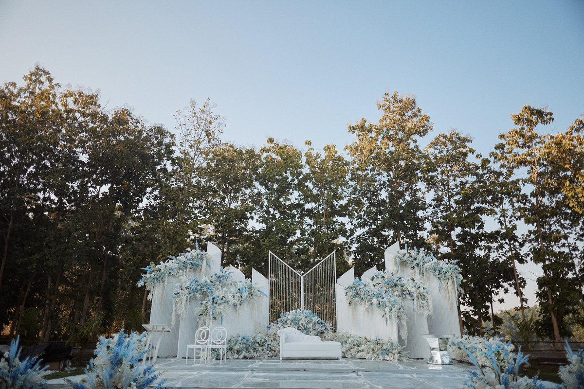 Respect_Bts7's tweet photo. A wedding planner who recently made a Bangtan inspired stage. :) https://t.co/cefs4MK0J6