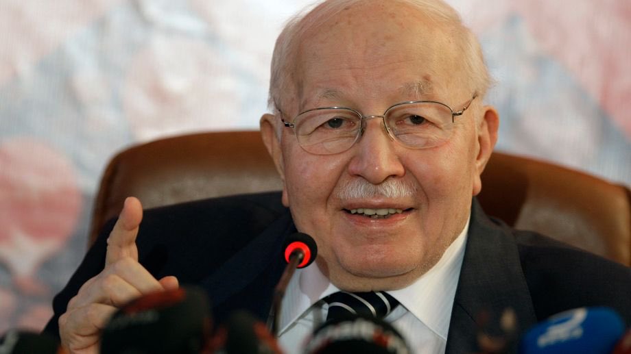 Erbakan Hocamızın dört partisi kapatıldı, iktidarı darbe ile gasp edildi ancak o, milletin huzurunu ve birliğini her şeyin üzerinde tuttu. Bugün ise CHP, hukuki süreci bahane ederek halkı sokağa çağırıyor ve taşkınlıkları körüklüyor. Liderlik, kaosu değil, sağduyuyu gerektirir!