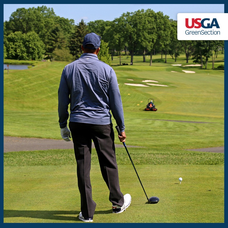 USGAGrnSection's tweet photo. Golfers have a responsibility to share the course safely with the maintenance staff. Taking a few simple precautions and being a little patient will greatly reduce any risks 👇