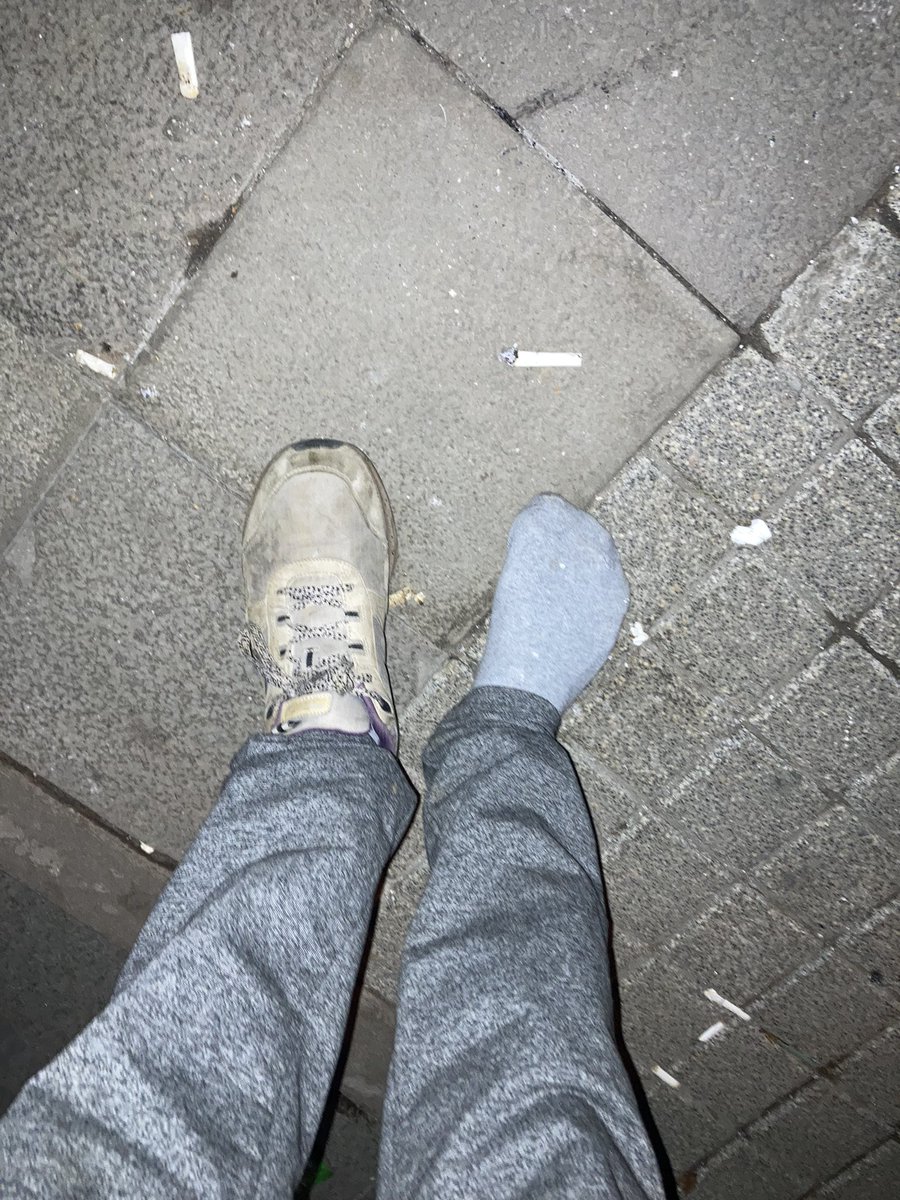 Özgür sen korkaksın ve bana ayakkabı borçlusun oğlum polis saldırısında kaybettim