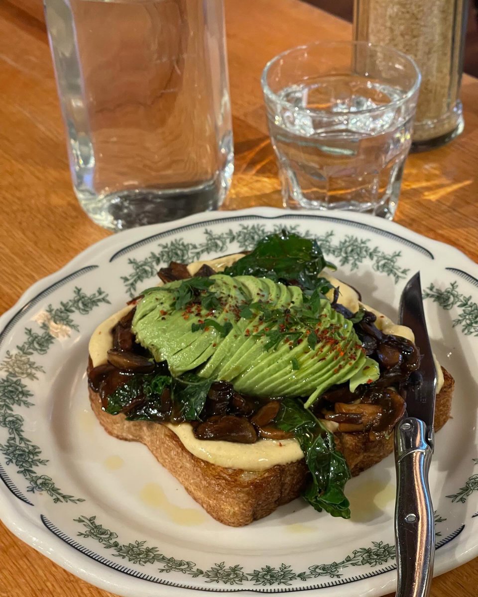 reganazazel's tweet photo. I have some new favourite omni/veggie restaurants for vegan eats in WPG. I was surprised how many options were available and more fully vegan restaurants than Nanaimo. Also, I discovered that if my food doesn’t have the colour green on it I find it unappetizing looking, strange. https://t.co/BTxej7Suhx