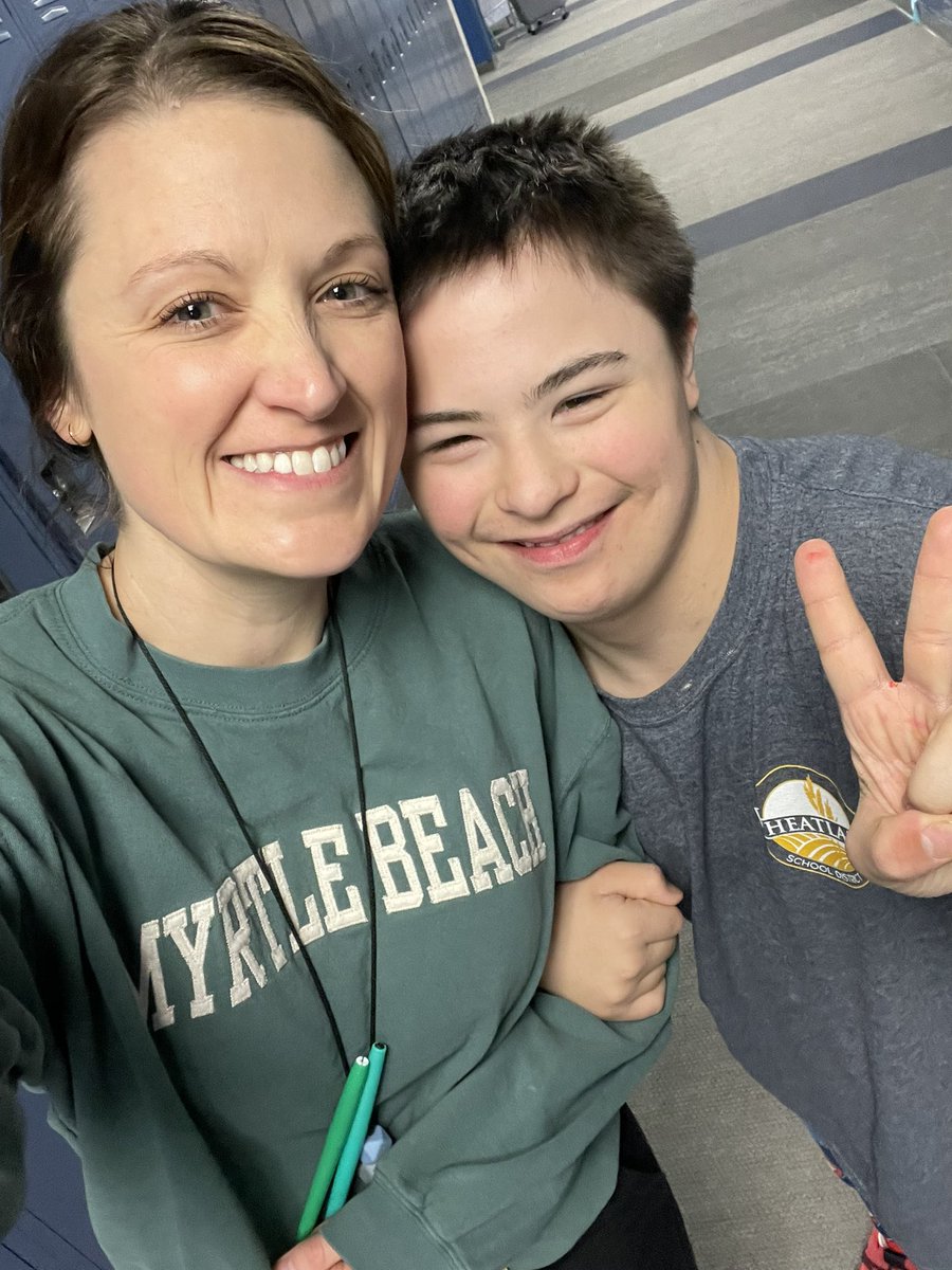 Elizabeth Hardy tweet media