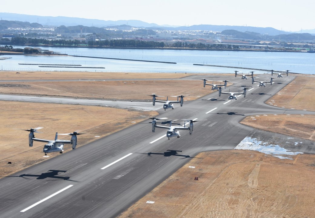 1st_helb's tweet image. こんにちは!#輸送航空隊 です😁3月10日、令和6年度第4回目となる航空隊訓練を行いました!#V22 が堂々と滑走路に進入し一斉にホバリングする姿は圧巻✨!今回はなんと!航空隊として初となる8機での空中機動を実施し、運用能力の向上を図るとともに、さらなる部隊の戦力化を進めました💪 #elephantwalk