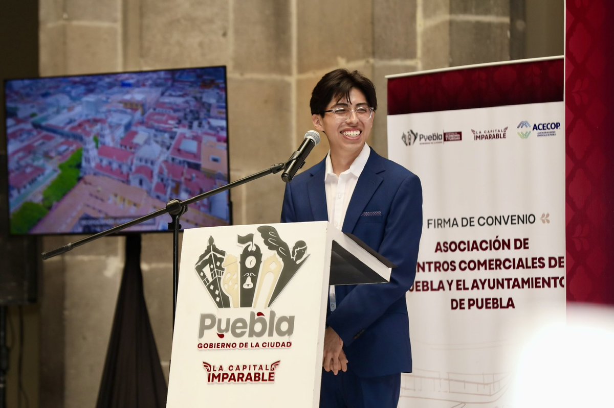 pepechedrauimx's tweet photo. 🏛️🤝🏼 El Gobierno de la Ciudad siempre será un facilitador de las y los emprendedores para que sus negocios lleguen a buen puerto.

Por ello, hoy materializamos este gran compromiso a través de la Firma de Convenio con la Asociación de Centros Comerciales de Puebla #ACECOP.

A través de módulos itinerantes, contribuiremos al desarrollo así como el posicionamiento de los emprendimientos productivos, comerciales y artesanales para fortalecer la economía local.

Mi reconocimiento a @JaimeOropeza, Secretario de @DesaEcoPue, a Enrique Valdés Gutiérrez, Presidente de la ACECOP y a quienes desde hoy sumarán esfuerzos en esta labor. Gracias @JCNatale por acompañarnos.

#LaCapitalImparable🪽