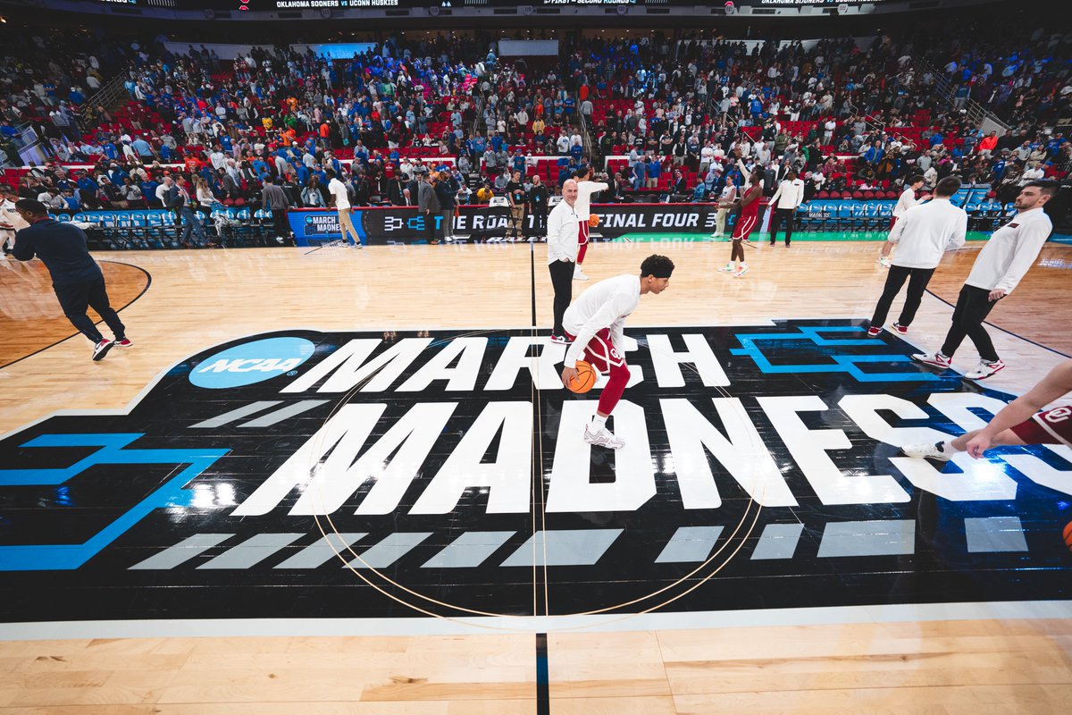 OU_MBBall's tweet image. bring &apos;em out  

🆚 UConn
⏰ 8:32 p.m. CT 
📺 TNT

#BoomerSooner☝️