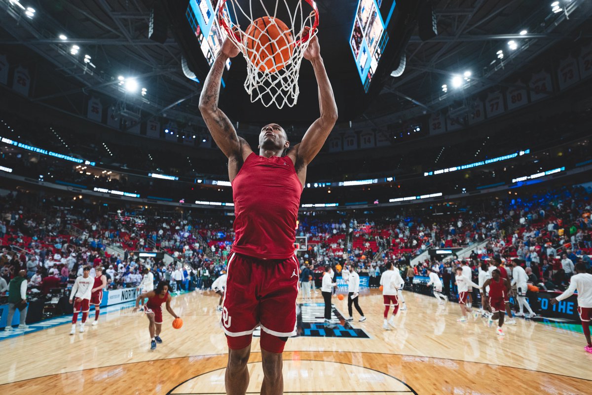 OU_MBBall's tweet image. bring &apos;em out  

🆚 UConn
⏰ 8:32 p.m. CT 
📺 TNT

#BoomerSooner☝️