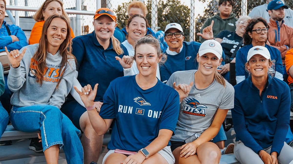 Supporting <a href="/UTSASoftball/">UTSA Softball</a> on a beautiful Friday evening at Roadrunner Field.

#LetsGo210 | #BirdsUp 🤙
