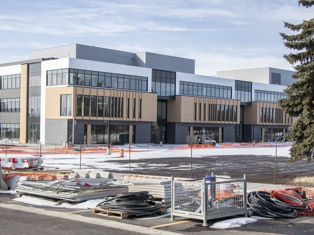 Historic $4M donation fast-track new family medicine clinic in southeast Edmonton 

edmontonjournal.com/news/historic-…