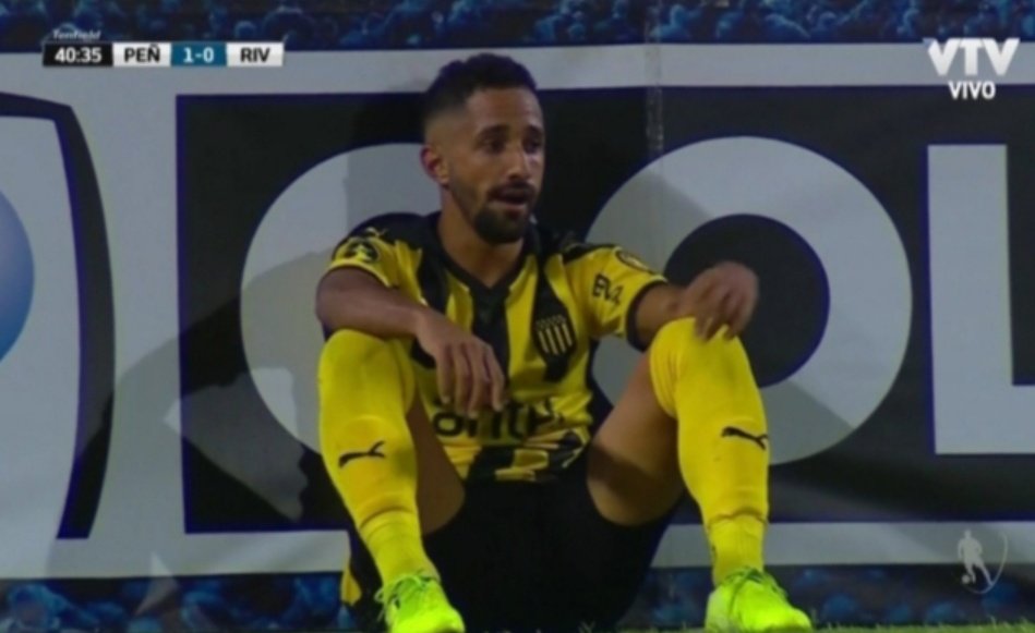 PyD1891's tweet photo. En 24hs quede así entre Peñarol y Uruguay. https://t.co/5EHqAq1Hxq
