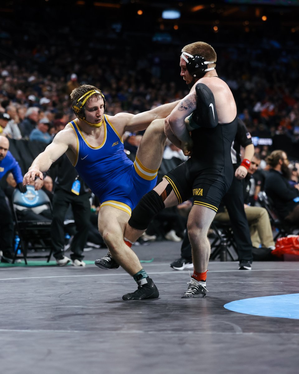 PK. All-American 🇺🇸. 

174 Cons. R4 | #11 Patrick Kennedy (Iowa) dec. #15 Luca Augustine (Pittsburgh), 7-6

#Hawkeyes