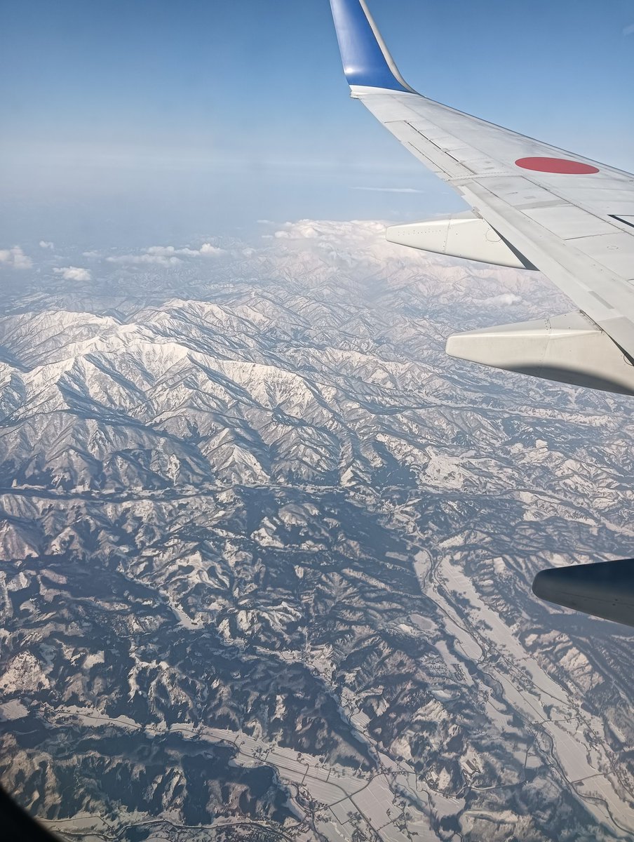 山形へ温泉旅行♨️
庄内へ出発するも、、庄内空港進入直前に強風で着陸不可になって羽田へ戻ってきた🤯
まさかの空の散歩になった✈️