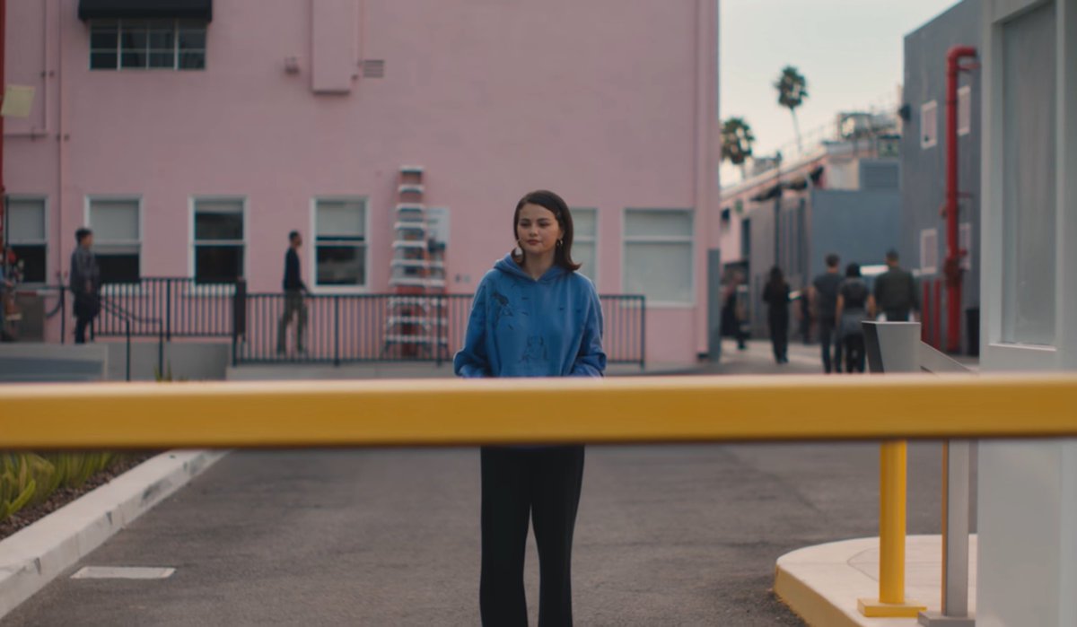 FilmUpdates's tweet photo. ‘BEEF’ and ‘THUNDERBOLTS*’ director Jake Schreier directed the video for Selena Gomez and Benny Blanco’s new single “Younger and Hotter Than Me.”

Violet McGraw, who plays young Yelena Belova and also starred in ‘M3GAN’, also appears in the video.

Watch: https://t.co/iHEODmpoS0 https://t.co/rwSB66pDd9