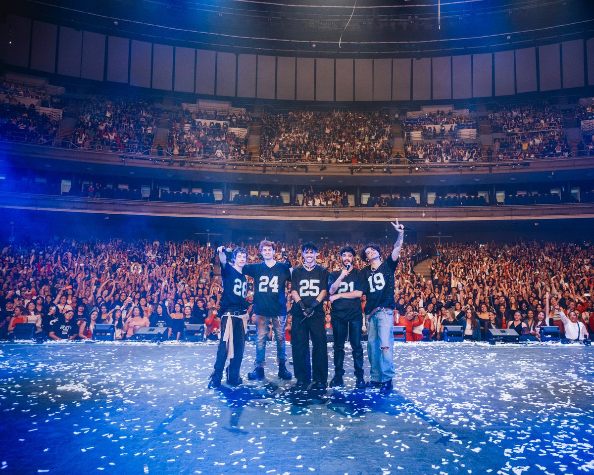 CD9's tweet image. gracias GUADALAJARA por hacer que cada canción sonara más fuerte que nunca y por cerrar esta gira con tanto amor.

coders, 𝐓𝐇𝐄 𝐋𝐀𝐒𝐓 𝐏𝐀𝐑𝐓𝐘 𝐓𝐎𝐔𝐑 fue un gran viaje al pasado para reencontrarnos con ustedes… con NUESTRA HISTORIA. 

SIEMPRE JUNTOS SIEMPRE.