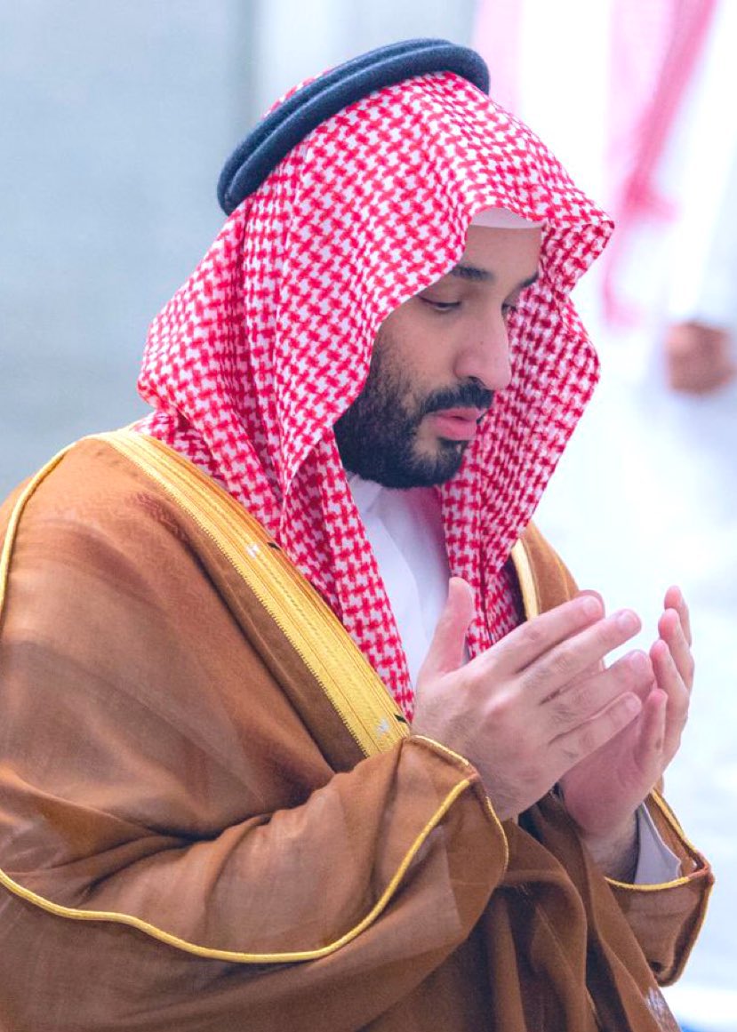 القائد الحقيقي هو من يفوز دون أن يخوض حربًا، لأنه يعرف كيف يكسب العقول والقلوب

#ولي_العهد_الأمير_محمد_بن_سلمان 🇸🇦💚