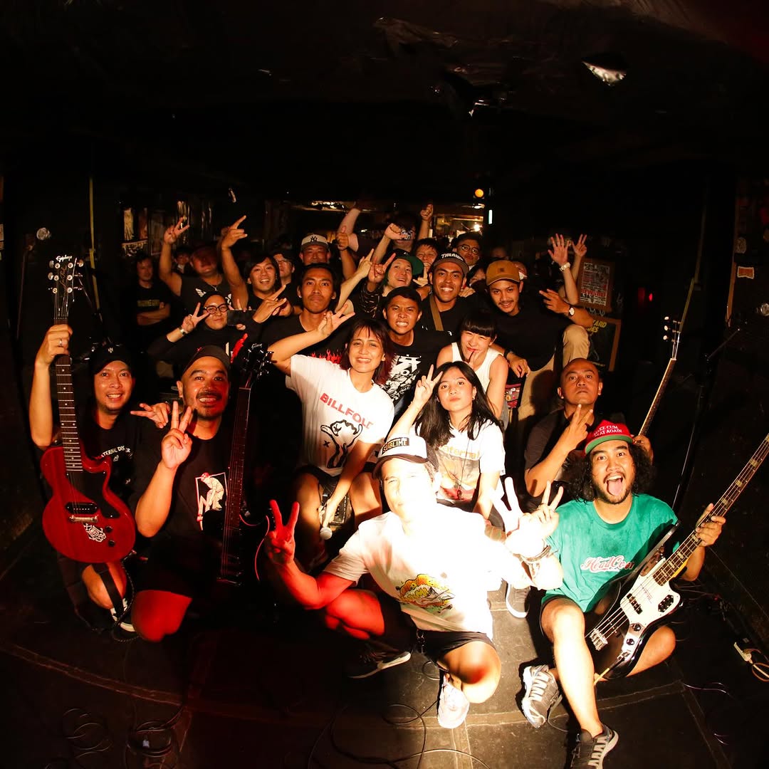 Last Goal!! Partyは、ボーカルにオリジナルメンバーのmustikakamalが復帰! 彼女は「WILD AND FREE」で大ヒットしたバンドのフロントウーマンでしたが脱退。その後、BILLFOLDに加入して、何度か来日しています✈️

BILLFOLDは2度来日していて、どちらも盛り上がりました! 懐かしい思い出です^^