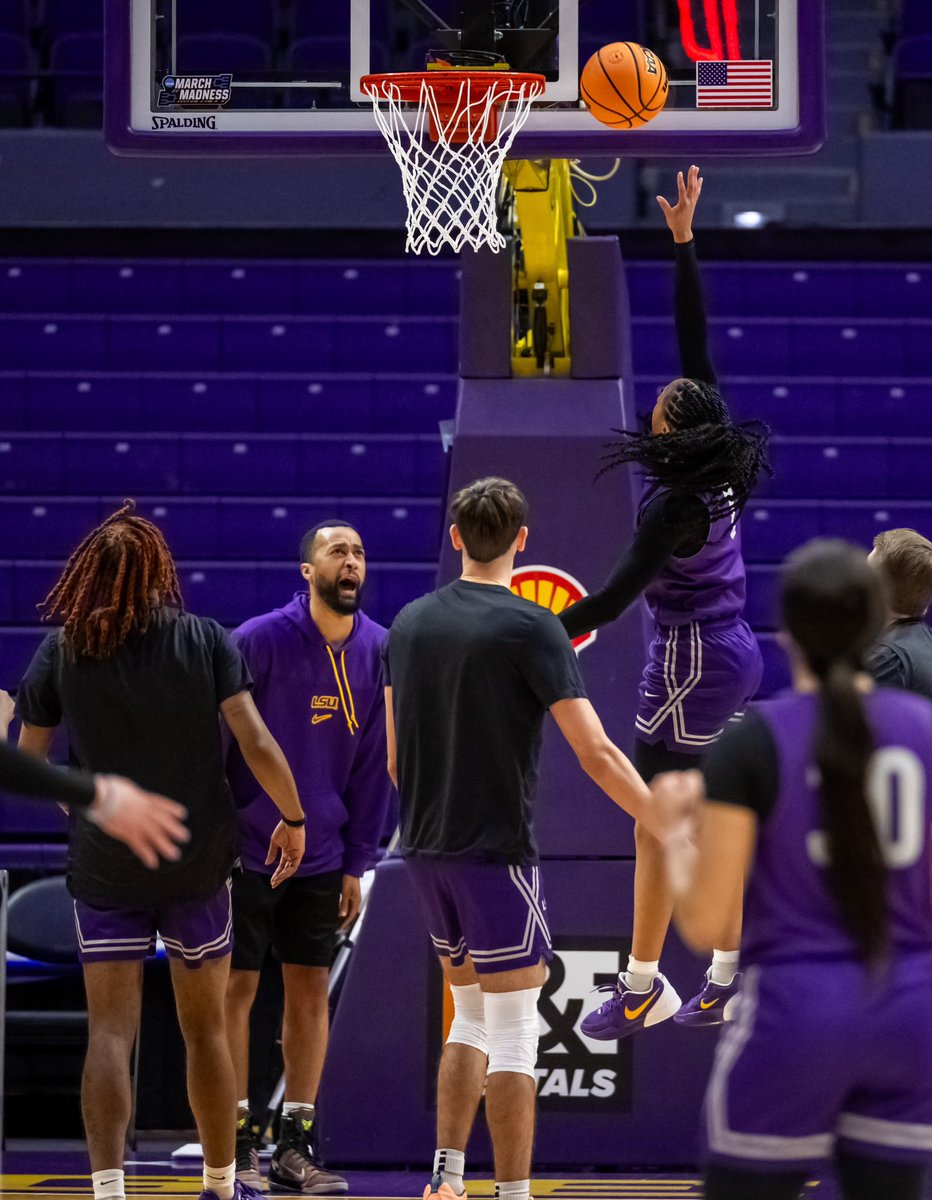 mjohnsonphoto's tweet photo. The Tigers took to the court for a practice session for tomorrow’s @LSUwbkb first round game at the PMAC. Here are a few pics from the day. @theadvocatebr @iGREDUS @Flaujae #PHOTOS #photooftheday #nikoncreates #nikonz9 #NCAAWBB #MarchMadness #LSU
https://t.co/ab05vsktib https://t.co/Q2y95sYPZE