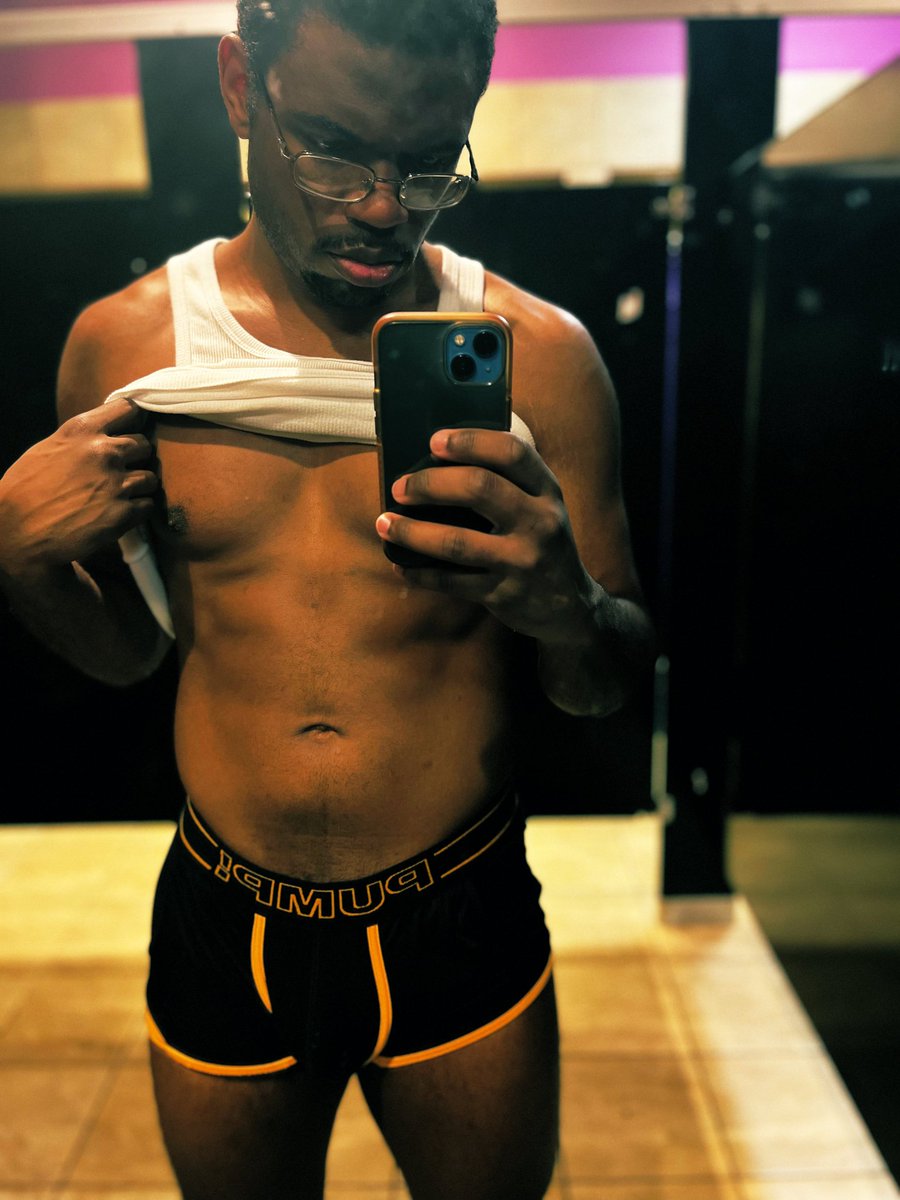 PascaLarge's tweet photo. Hora del baño https://t.co/gBZ1267mXV