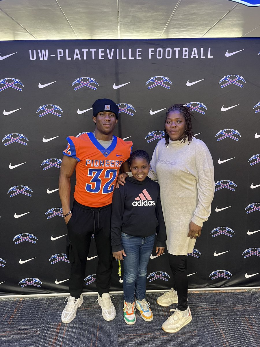 javarismorgann's tweet photo. Had a great visit this afternoon! Got to meet and talk to some awesome Coaches! Can’t wait to be back!
@bacontyler98 @Ryan_Munz @RieseDraft @CoachJuarez_ @UWPlattFootball https://t.co/xsiaXY2kzp