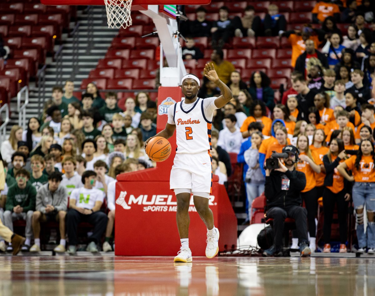 wiaawistate's tweet image. 🚨 D2 STATE RECORD 🚨

Isaiah Robinson, a Racine Park senior, set the record for Most Steals in a State Game with 7 in their D2 State Semifinal victory over Cedarburg. #wiaabb #staterecord