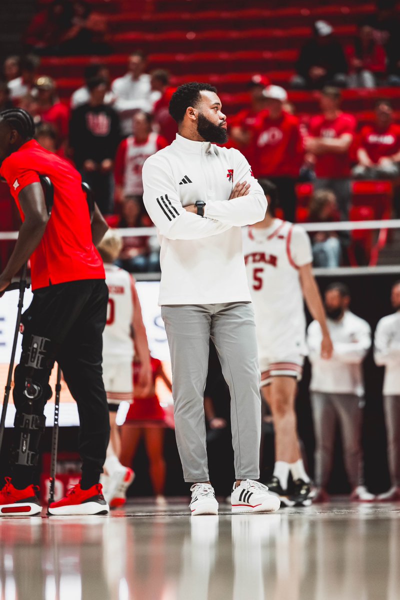 twesssttt3's tweet image. One shot, one moment, one dance. #MarchMadness