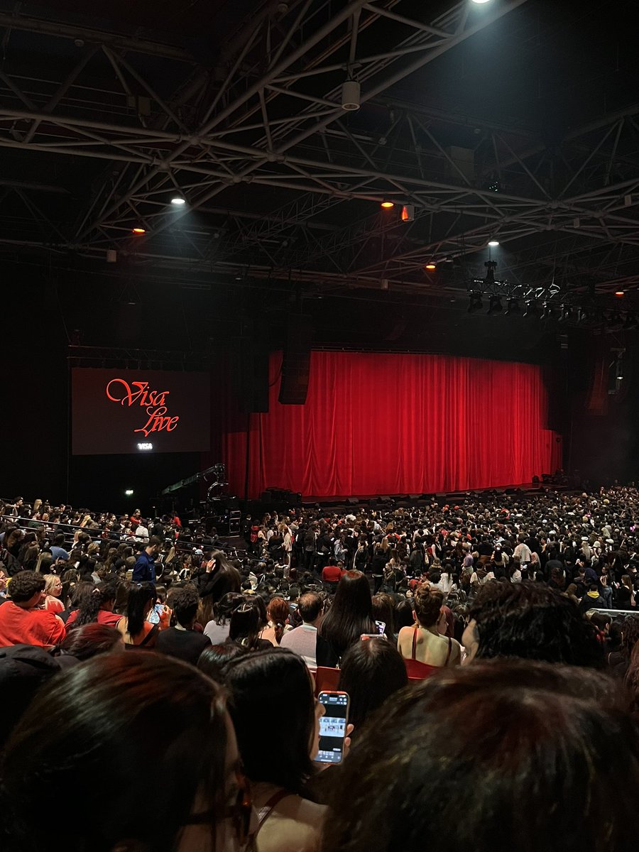 FASHYEUN's tweet image. so so proud of her &amp;lt;333 

#JENNIEinParis #rubyexperienceparis